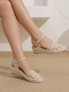 Styleloop 女款楔跟圓頭刺繡網布花卉休閒沙灘度假風涼鞋 - 棕色 - 查看 4