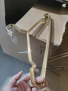 金属衣架，每包 40 个，金色金属衣架，金属外套衣架，成人衣架，金属衣架，廉价金属衣架。 - 彩色 - 查看 5