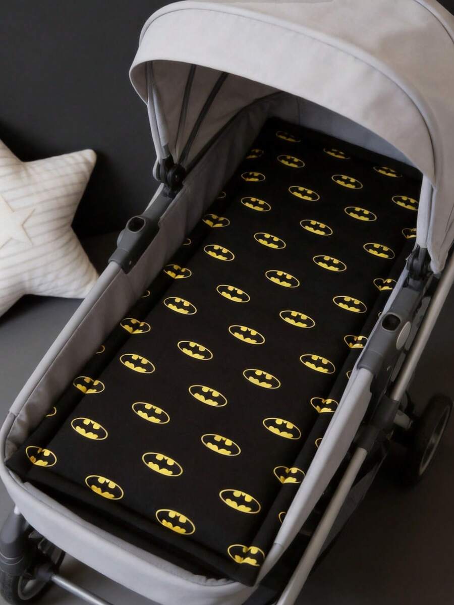 BATMAN X SHEIN 1個印花圖案棉墊嬰兒推車坐墊,舒適且適合男孩女孩使用 - 黑底印蝙蝠俠圖案 - 查看 1