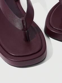 HighSole 春夏新款可調節扣設計夾腳露趾厚底增高都會極簡風涼鞋 柔軟舒適防滑 通勤購物海邊度假音樂節百搭夏季穿搭 - 酒紅色 - 查看 6
