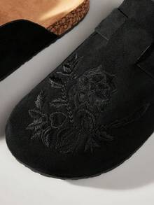 Solecia Women's Flat Round Toe Embroidered Slip-On Casual Comfortable Loafers Fall Shoes - Black - View 5