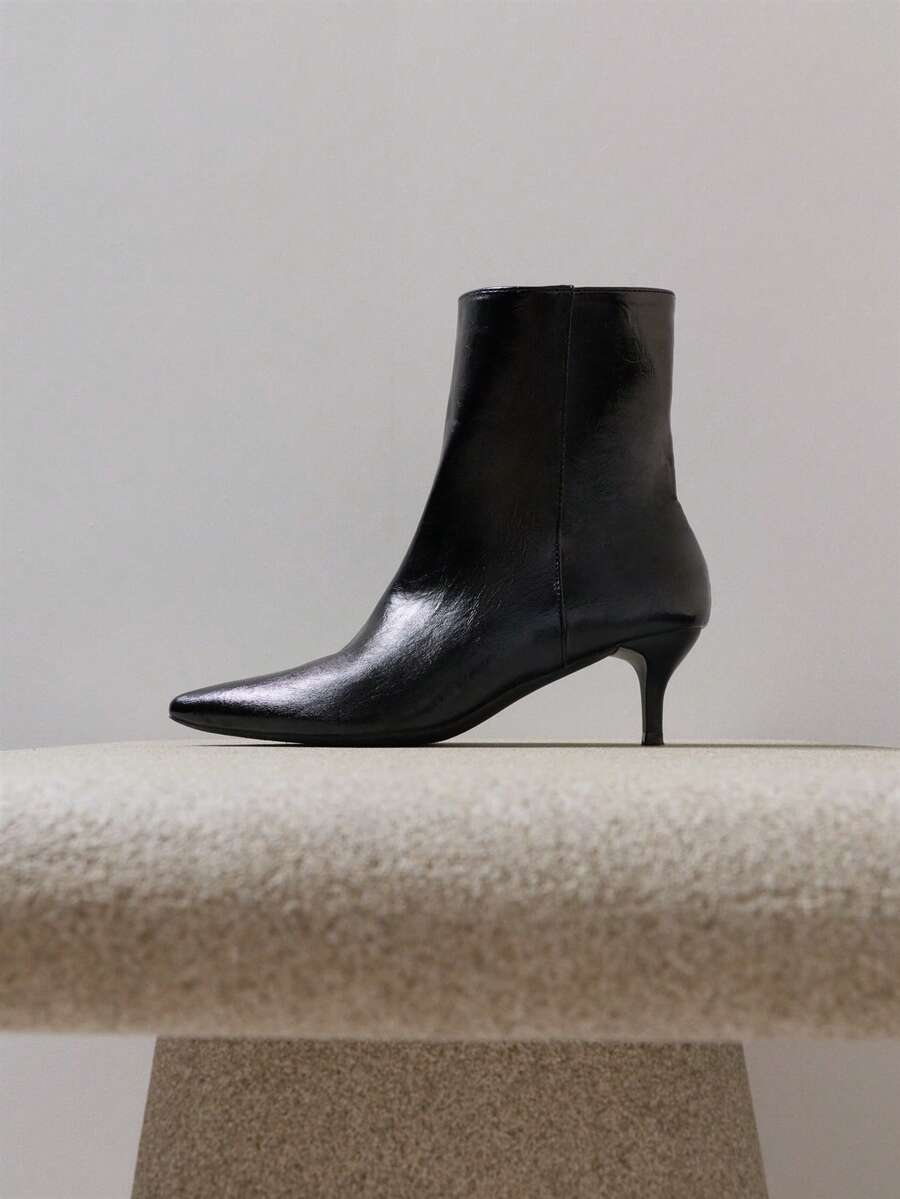 Nöista Pointed Toe Ankle Boot With A Clean Silhouette, Slim Mid Heel, Smooth Leather Finish And Inside Zip Closure. Fall Boots - Black - View 1
