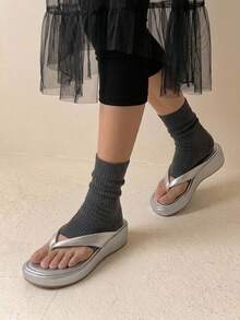HighSole 春夏新款銀色厚底坡跟夾腳拖鞋女鞋，女款防滑增高休閒舒適涼鞋，海灘度假戶外首選百搭涼鞋，居家必備女款厚底拖鞋 - 銀色 - 查看 5