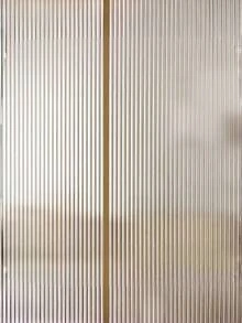 No-Glue Fluted Privacy Glass Film, Translucent Frosted Window Sticker, Static Cling Easy Install & Remove, Light-Transmitting Obscuring, Waterproof Tear-Resistant, For Office, Bathroom, Door, Window, And Interior Glass Partitions. - Changhong - View 3