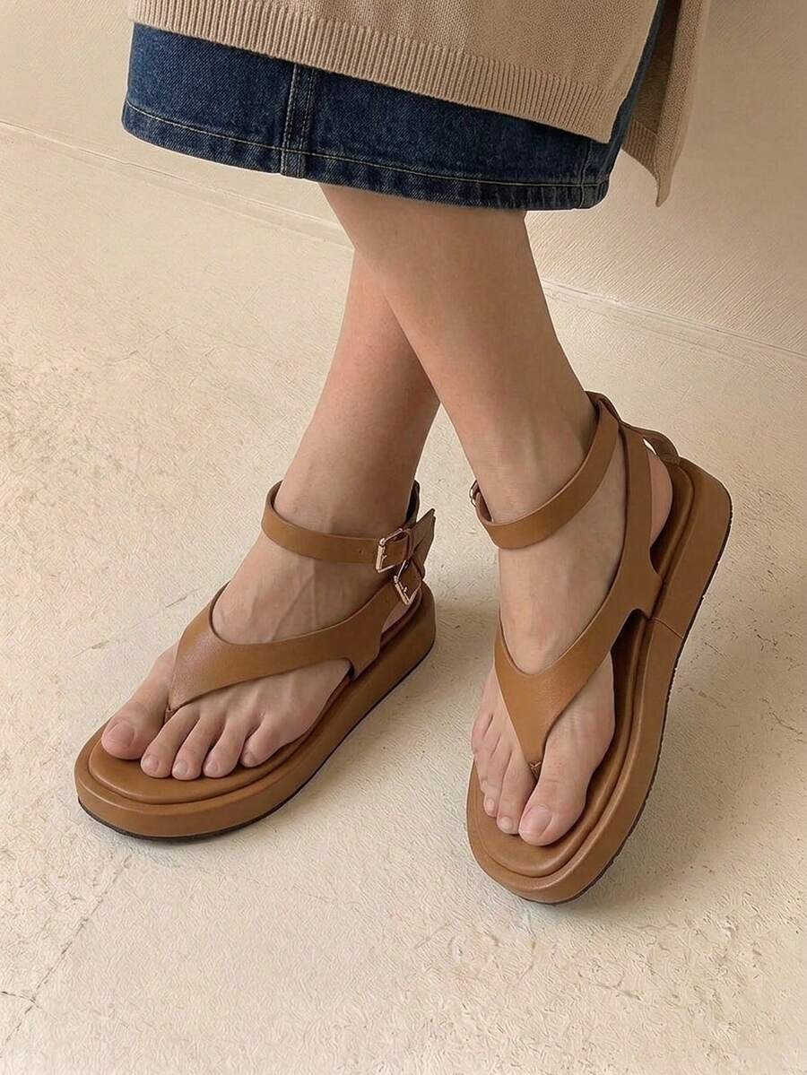 HighSole صنادل نسائية مريحة وكاجوال بنعل سميك وحزام وأصبع مربع، صيفية للاستخدام اليومي والتنقل، بتصميم بسيط بلون جملي - بني فاتح - مشاهدة 1