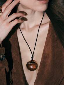 Noxbound A Piece Of European And American Retro Niche Design, High-End Sense Fashion Simple Resin Pendant Necklace, Daily Commuting Versatile Necklace, Women - Resin necklace - View 1