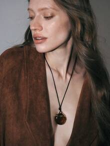 Noxbound A Piece Of European And American Retro Niche Design, High-End Sense Fashion Simple Resin Pendant Necklace, Daily Commuting Versatile Necklace, Women - Resin necklace - View 3