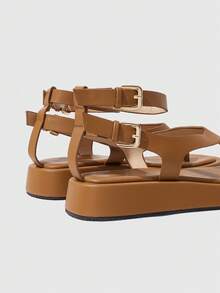 HighSole صنادل نسائية مريحة وكاجوال بنعل سميك وحزام وأصبع مربع، صيفية للاستخدام اليومي والتنقل، بتصميم بسيط بلون جملي - بني فاتح - مشاهدة 7