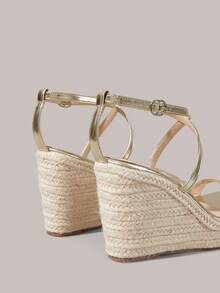 Styleloop Sandalias de cuña de paja con correa trasera cruzada, adecuadas para uso en vacaciones, adecuadas para vacaciones en la playa, compras de verano y otras escenas - Dorado - Ver 6