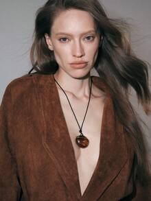 Noxbound A Piece Of European And American Retro Niche Design, High-End Sense Fashion Simple Resin Pendant Necklace, Daily Commuting Versatile Necklace, Women - Resin necklace - View 5