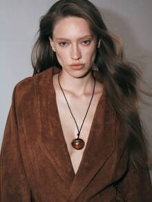 Noxbound A Piece Of European And American Retro Niche Design, High-End Sense Fashion Simple Resin Pendant Necklace, Daily Commuting Versatile Necklace, Women - Resin necklace - View 7