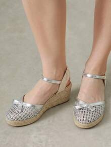 Styleloop Sandalias de moda para mujer con suela gruesa, cuerda de cáñamo, punta redonda y hebilla, estilo resort - Plateado - Ver 11