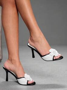 Black and white contrasting colors