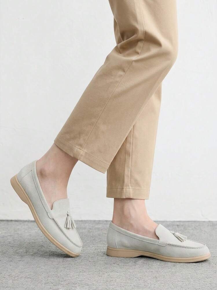 CUCCOO BIZCHIC Women's Flat-Bottomed Round Toe Light Gray Suede Fringed Comfortable Commuting Women's Flat-Bottomed Shoes Loafers Are Suitable For Outdoor Vacation Daily Commuting Shopping To Work Comfortable Casual Flat-Bottomed Women's Shoes - Light gray - View 4