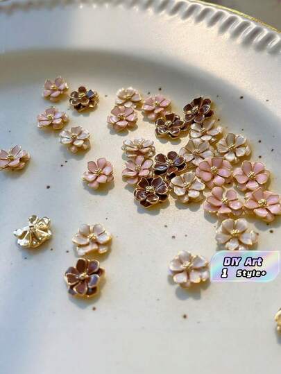 20 Buah Hiasan Kuku Berkilau 3D Berbentuk Bunga Kamelia Emas Paduan Logam Dua Lapis dengan Tepi Renda untuk Dekorasi Salon Manikur DIY, Aksesoris Hadiah untuk Wanita