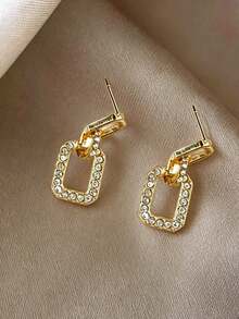 Clariva 1 Pair Of Vintage-Style Diamond-Studded Geometric Earrings, Two Types Of Earrings Will Be Sent Randomly - Yellow Gold - View 4