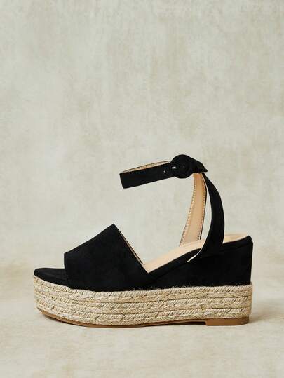 Styleloop Sandal Wanita Bertumit Wedges. Sandal Liburan Platform Terbuka dengan Gesper.