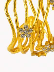 Opalesca 18K Gold-Plated Flower Inlaid Texture Light Luxury Stud Earrings - Yellow Gold - View 7