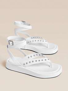 HighSole 金屬鉚釘裝飾人字夾腳踝帶街頭風涼鞋 音樂節度假穿搭 - 白色 - 查看 5