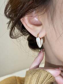 Trivaya 1 Pair Of Heart-Shaped Ear Buckles - Multicolor - View 5