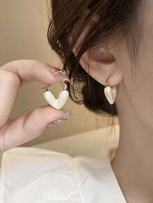 Trivaya 1 Pair Of Heart-Shaped Ear Buckles - Multicolor - View 4