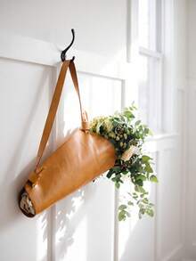 Cirelle 1Pc Adjustable Strap Leather Flower Storage Bag, Artificial Leather, Solid Tone Appearance, Bouquet Fixing And Handheld Carry Feature, Apply To Floral Shop Packing, Party Gift Sending And Travel Carrying, Gift Senders For Memorial Festival Usage - Multicolor - View 2