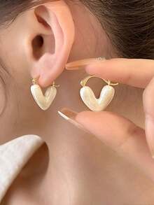 Trivaya 1 Pair Of Heart-Shaped Ear Buckles - Multicolor - View 3