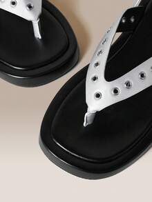 HighSole 金屬鉚釘裝飾人字夾腳踝帶街頭涼鞋 音樂節度假穿搭 - 銀色 - 查看 4