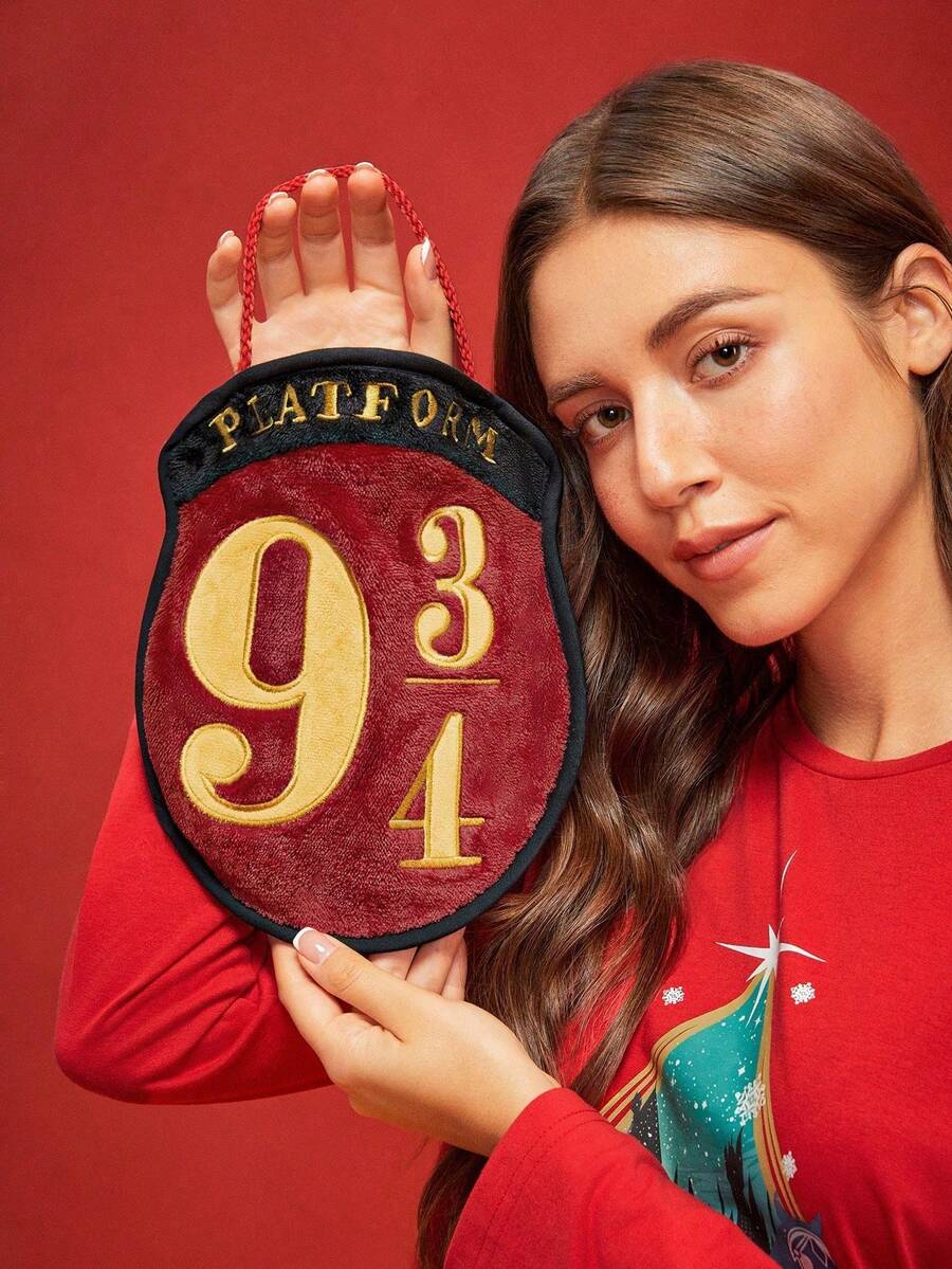 HARRY POTTER X SHEIN Hogwarts Express Embroidered Digit & Letter Pattern Hand Towel, Gifts - Red Black - View 1