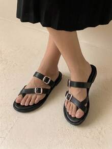 HighSole صنادل نسائية مسطحة بتصميم إبزيم وألوان موحدة، مقدمة مربعة مستديرة، سهلة الارتداء ومريحة، متعددة الاستخدامات للعمل والتنقل اليومي - الأسود - مشاهدة 5