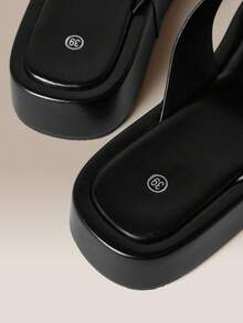 HighSole Black And White Contrasting Color Cross Strap Minimalist Casual Style Sandals Daily Wear - Black and White - View 3
