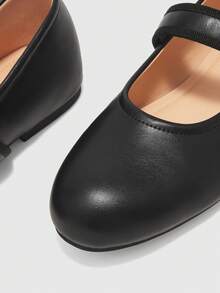 CUCCOO BIZCHIC Sepatu Wanita Model Mary Jane dengan Kancing Hitam dan Ujung Bulat - Pelat cahaya hitam - View 4