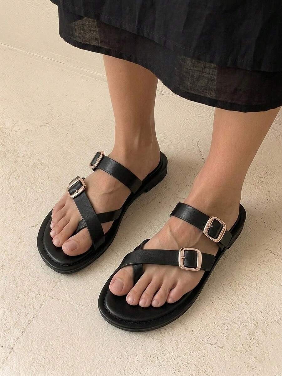 HighSole صنادل نسائية مسطحة بتصميم إبزيم وألوان موحدة، مقدمة مربعة مستديرة، سهلة الارتداء ومريحة، متعددة الاستخدامات للعمل والتنقل اليومي - الأسود - مشاهدة 1