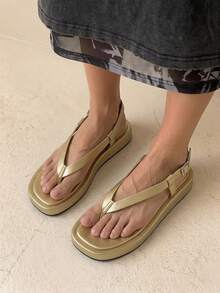 HighSole 春夏新款可调节搭扣设计，露趾加厚鞋底，都市简约风女凉鞋，柔软舒适，防滑透气，适合通勤、购物、海边度假、音乐节等各种场合，是夏季百搭单品。 - 淺金色 - 查看 3