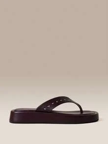 HighSole 鉚釘裝飾厚底夾腳涼鞋 寬鬆休閒舒適 海邊度假街拍風 - 酒紅色 - 查看 2