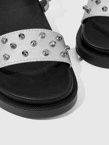 HighSole Sandalias planas de moda versátiles de verano con decoración de remaches de unicolor - Plateado - Ver 5