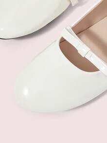 CUCCOO DOLLMOD Women's Beige Patent Leather Mary Jane Flats, Bow Round Toe Slip-On Shoes, Comfortable Casual Commuter Shoes - Beige - View 4