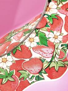 Strawberry Shortcake X SHEIN مرآة مكياج قابلة للطي محمولة بطباعة عتيقة، غلاف من الجلد الصناعي مقاوم للتآكل، صغيرة ويمكن طيها إلى النصف للتخزين، سطح مرآة واضح، مناسبة لمكياج الفتيات اليومي والتنقل والخروج العب بمرآة اليد الصغيرة التي تحبها - الأحمر - مشاهدة 4