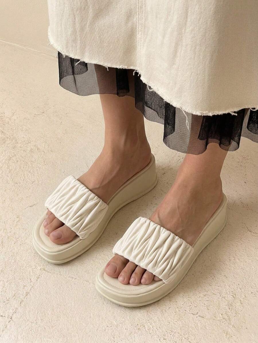 HighSole Loose Cake Thick-Soled Slippers Women Wear New Korean Online Celebrity Explosions Popular Soft Bottom Sandals. Summer Shoes - Apricot - View 1