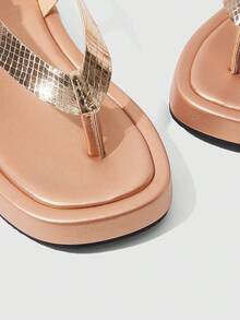 HighSole 春夏新款可調節扣設計夾腳涼鞋，露趾厚底增高，都市極簡風女款，柔軟舒適防滑，適合通勤、購物、海邊度假、音樂祭，百搭夏季穿搭 - 香檳色 - 查看 5