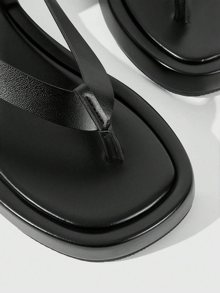 HighSole أحذية نسائية جديدة للربيع والصيف بتصميم إبزيم قابل للتعديل، صندل مفتوح الأصابع بنعل سميك لزيادة الطول، بأسلوب حضري بسيط، ناعم ومريح ومضاد للانزلاق، مناسب للتنقل والتسوق والعطلات الشاطئية ومهرجانات الموسيقى، متعدد الاستخدامات للارتداء الصيفي - الأسود - مشاهدة 4