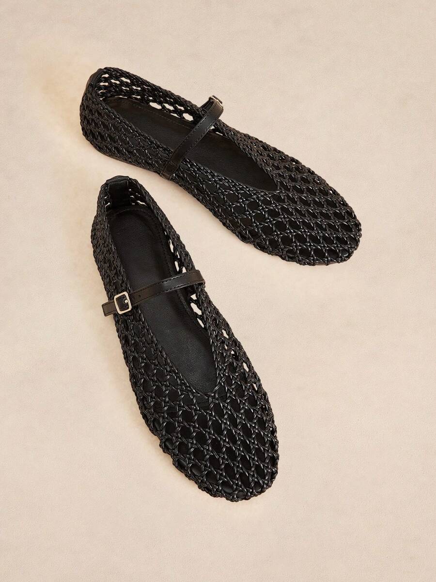 Rosivie Women's Bohemian Style Buckle Design Casual Flat Sandals - Woven black - View 1