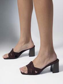 SHEIN Solezae 女款麂皮粗跟穆勒涼鞋，露趾交叉綁帶一腳蹬正裝高跟鞋，適合休閒與派對 - 巧克力棕 - 查看 3