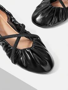 Mnmlis Women's Soft Leather Round Toe Flat-Soled Shoes, Cross-Strap Pleated Insole Embossed Design, Gentle Style Commuting Daily Versatile - Black - View 4
