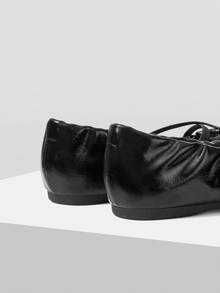 Mnmlis Women's Soft Leather Round Toe Flat-Soled Shoes, Cross-Strap Pleated Insole Embossed Design, Gentle Style Commuting Daily Versatile - Black - View 3