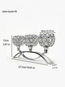 Este candelabro de cristal de tres brazos en oro y plata está disponible en dos tamaños y presenta un diseño de hierro forjado calado en arco lujoso, incrustado con diamantes de imitación. - A - Ver 9