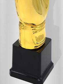 1 Plastic Trophy, Goalkeeper Trophy, Golden Glove-Shaped Football Trophy, Suitable For Office - Multicolor - View 4