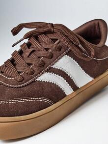 SHEIN Solezae #NaturalStride 女款寬趾對比條紋麂皮棕色赤足休閒運動鞋 – 輕量、自然舒適，適合日常穿著 - 咖啡棕 - 查看 10