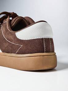 SHEIN Solezae #NaturalStride 女款寬趾對比條紋麂皮棕色赤足休閒運動鞋 – 輕量、自然舒適，適合日常穿著 - 咖啡棕 - 查看 5