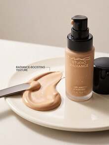 MAC Studio Radiance Serum-Powered Foundation NW15 30 Ml – Foundation, Hydrating, For Dry Skin, Fair Beige, Hyaluronic Acid, Suitable For Daily Makeup Routine - NW15 - View 2